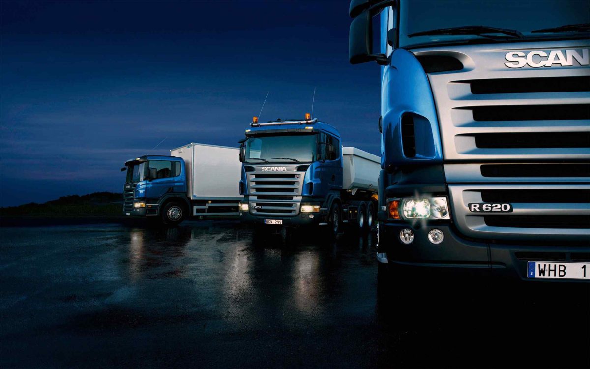 https://www.steinwayvanlines.com/wp-content/uploads/2015/09/Three-trucks-on-blue-background-1200x750.jpg
