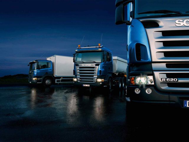 https://www.steinwayvanlines.com/wp-content/uploads/2015/09/Three-trucks-on-blue-background-640x480.jpg
