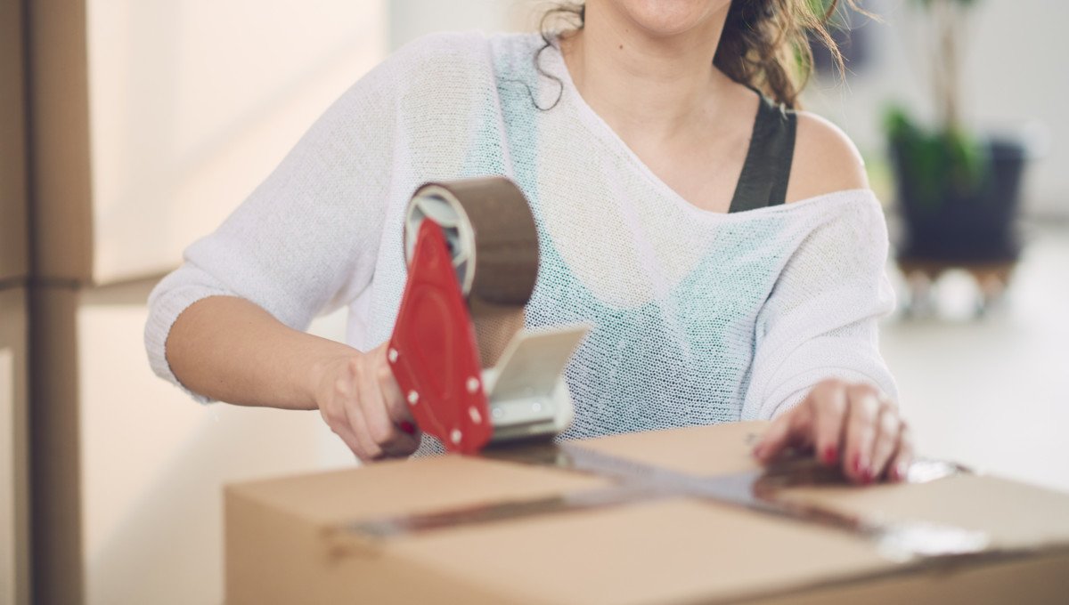 https://www.steinwayvanlines.com/wp-content/uploads/2019/07/packing-2.jpg